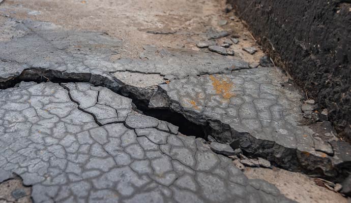 crawl space cracked foundation